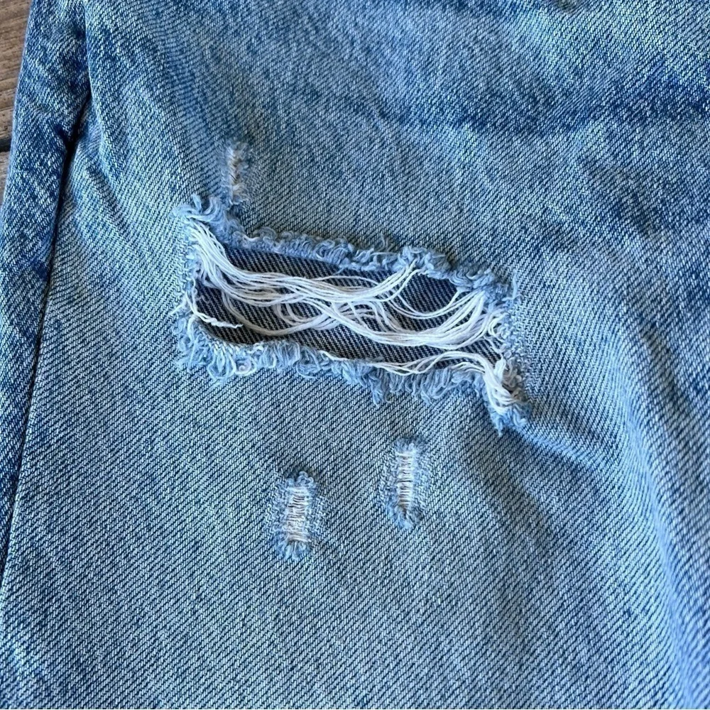 Free People We The Free Good Times Distressed Relaxed Jeans Size 26 Frayed Hem